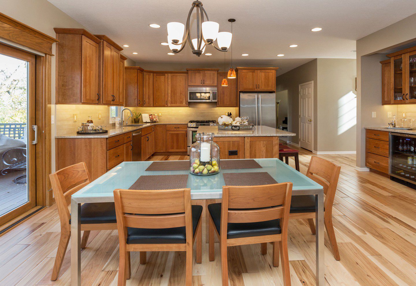 A combination of a kitchen and dining area