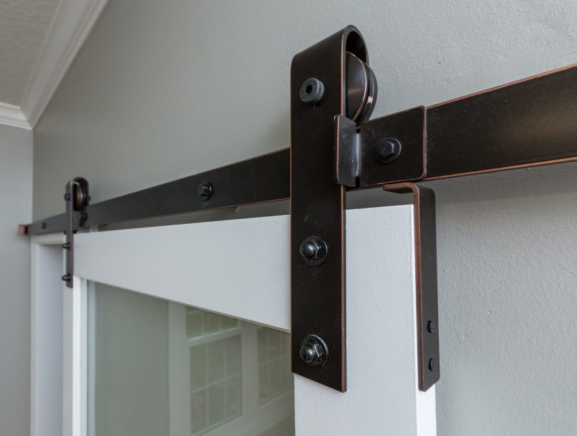 Hinges for the sliding door